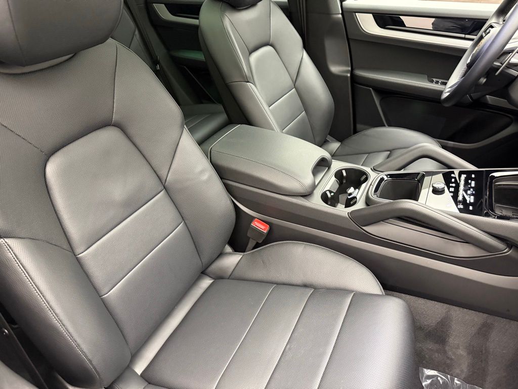 Thumbnail: 2025 Porsche Cayenne - 26