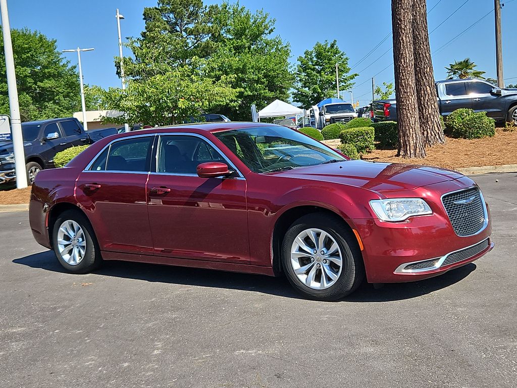 2018 Chrysler 300 Touring's photo