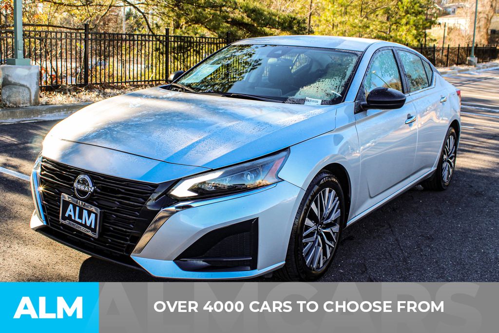 Used 2024 Silver Nissan 2.5 SV image 3
