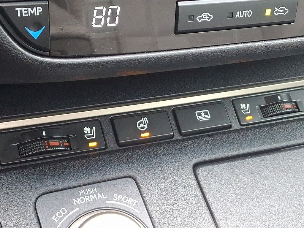 Thumbnail: 2018 Lexus ES - 25