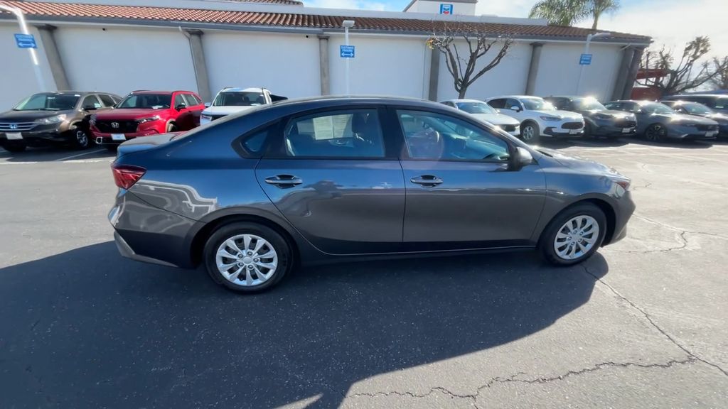 Thumbnail: 2023 Kia Forte - 9