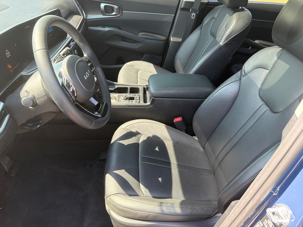 Used 2025 Black Kia S image 9