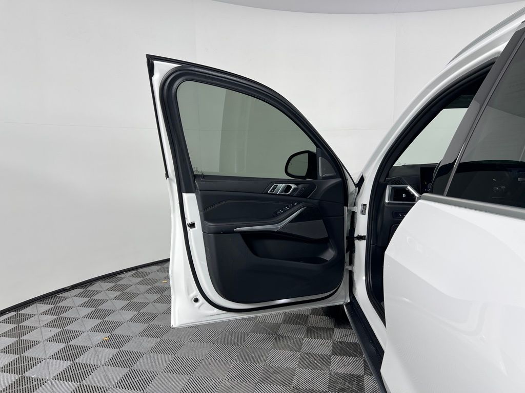 Thumbnail: 2024 BMW X5 - 10