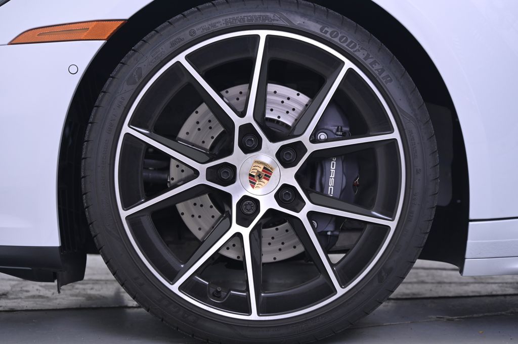 Thumbnail: 2025 Porsche 911 - 21