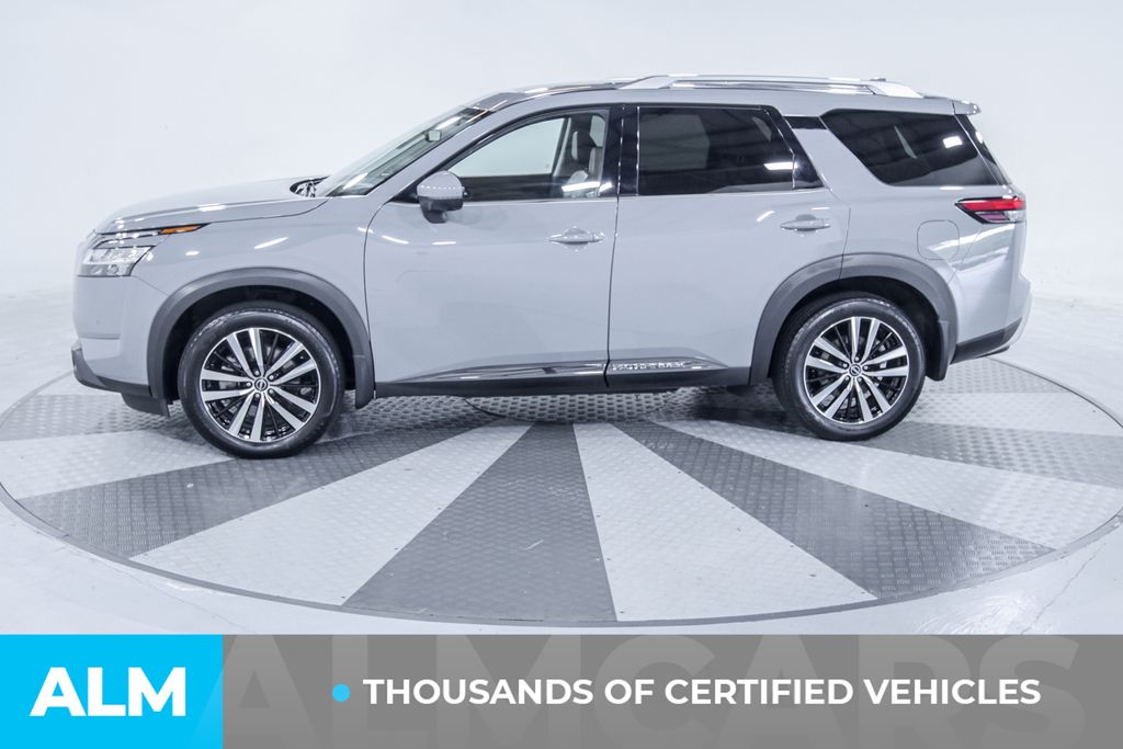 2023 Nissan Pathfinder Platinum photo 4