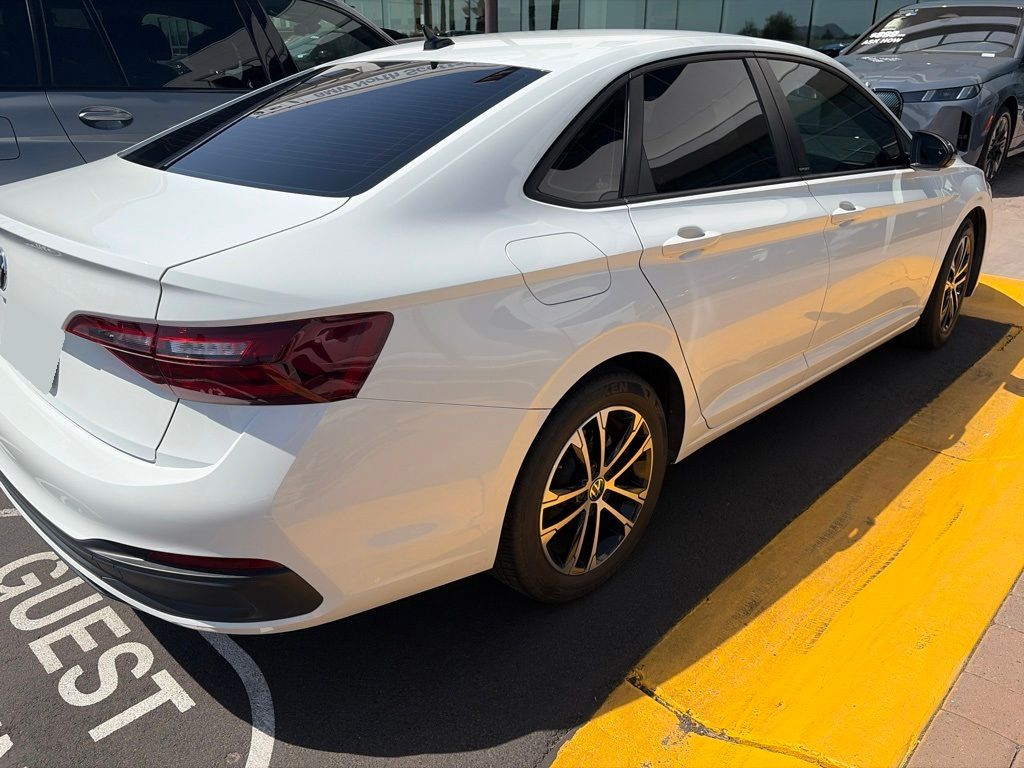 Thumbnail: 2024 Volkswagen Jetta - 5