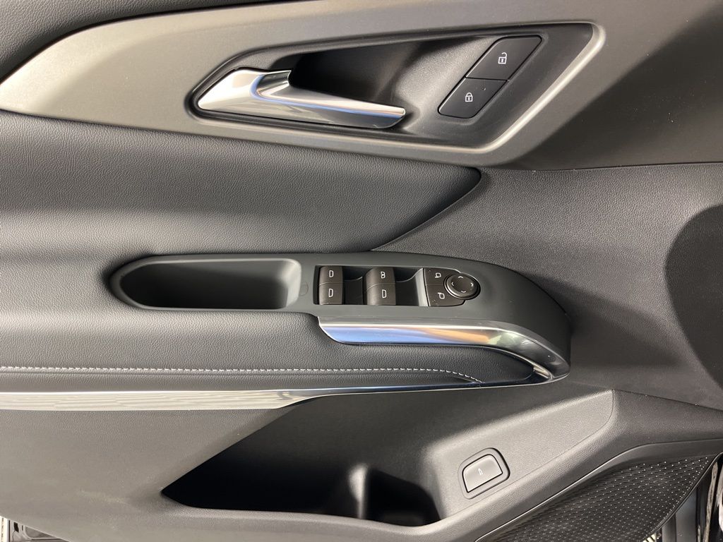 Thumbnail: 2026 Chevrolet Traverse - 28