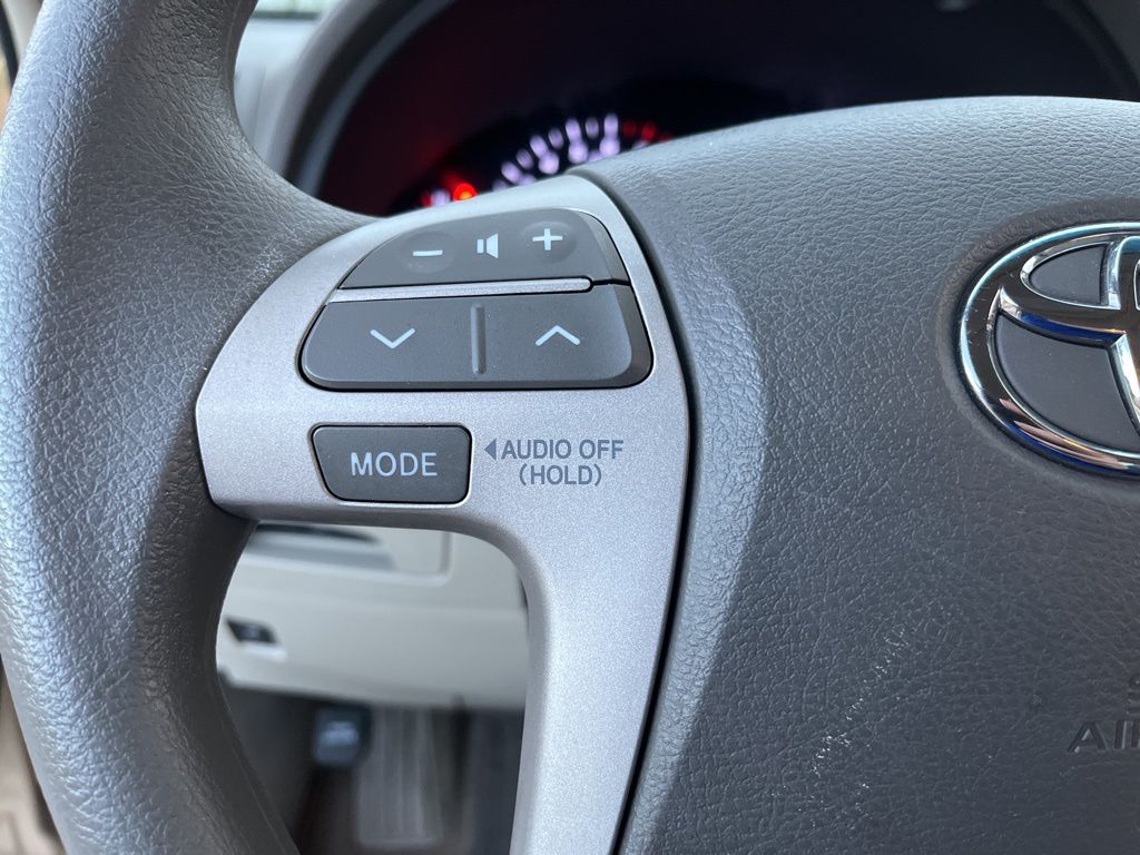 2011 Toyota Camry LE 21