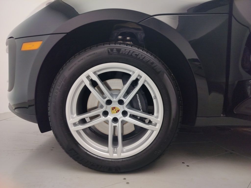 Thumbnail: 2026 Porsche Macan - 16