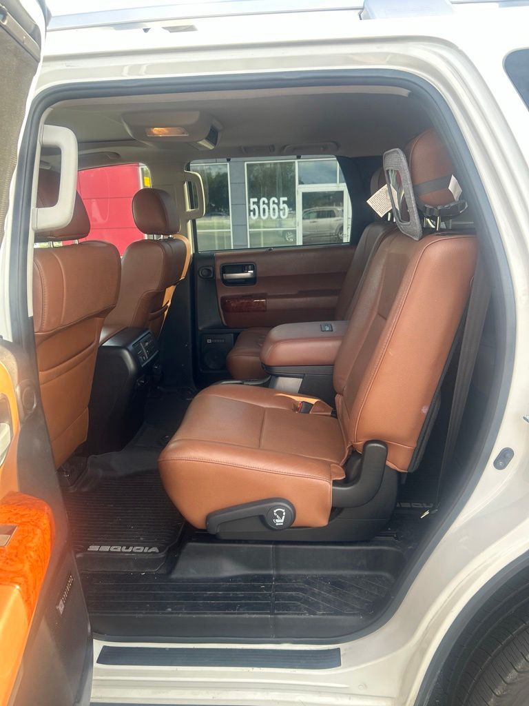 Used 2018 White Toyota Platinum image 12