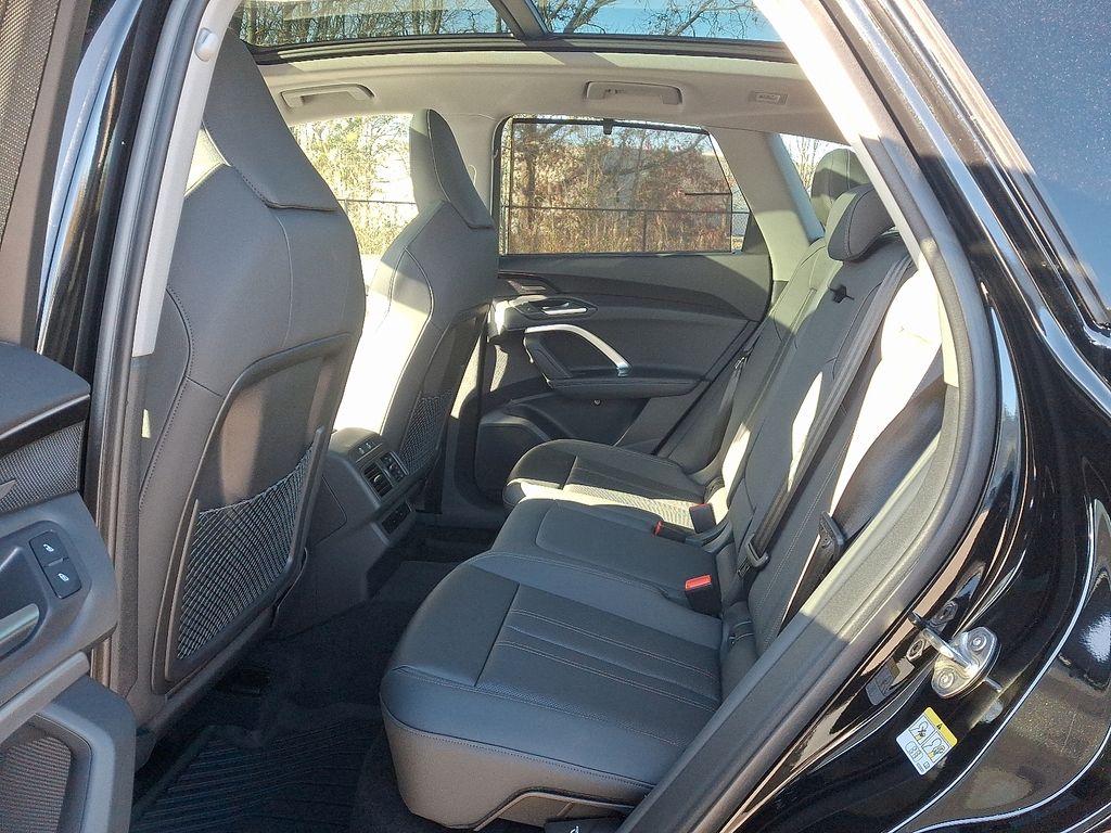 Thumbnail: 2025 Audi Q5 - 5