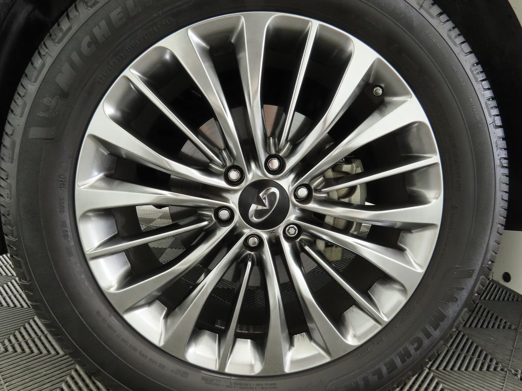 2019 INFINITI QX80 Luxe 31