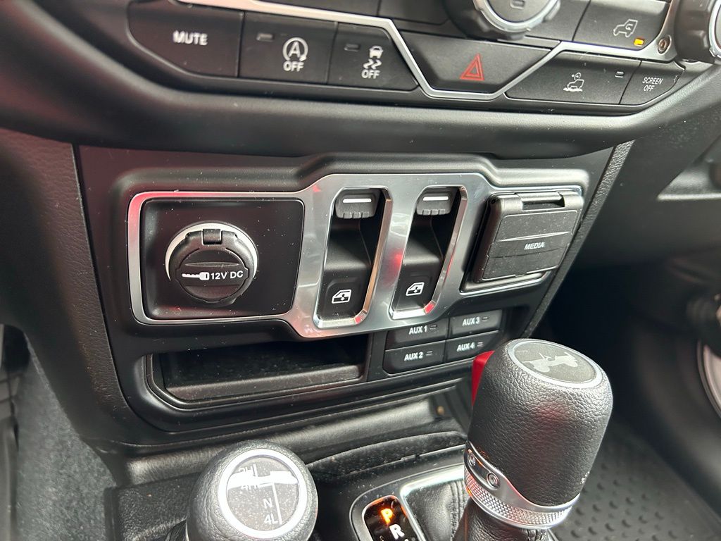 2023 Jeep Wrangler Sport S 25