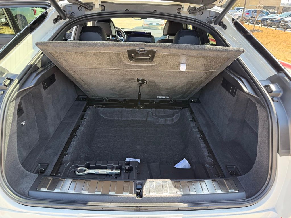 Thumbnail: 2025 BMW X6 - 28