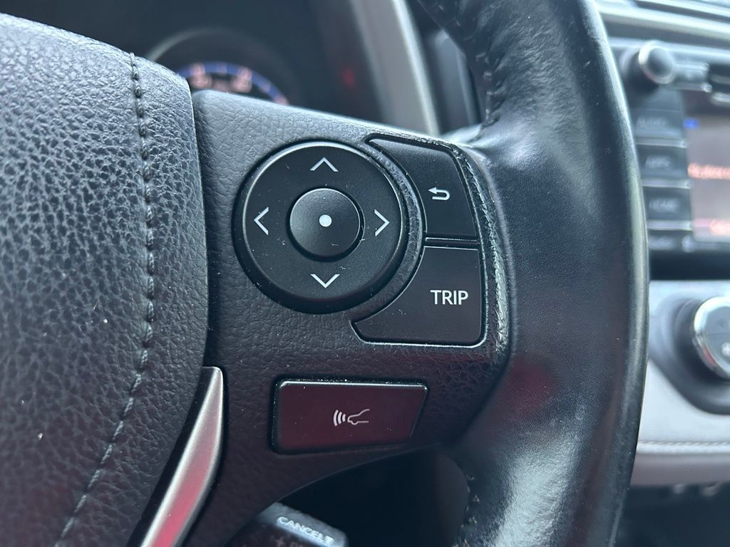 Thumbnail: 2018 Toyota RAV4 - 17