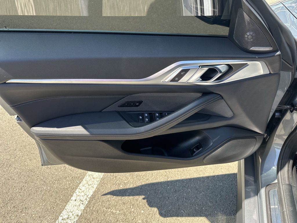 Thumbnail: 2025 BMW i4 - 10