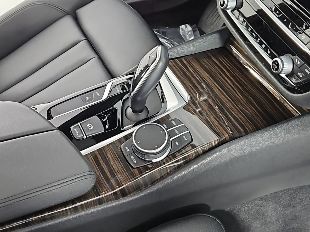 Thumbnail: 2020 BMW 5 Series - 16