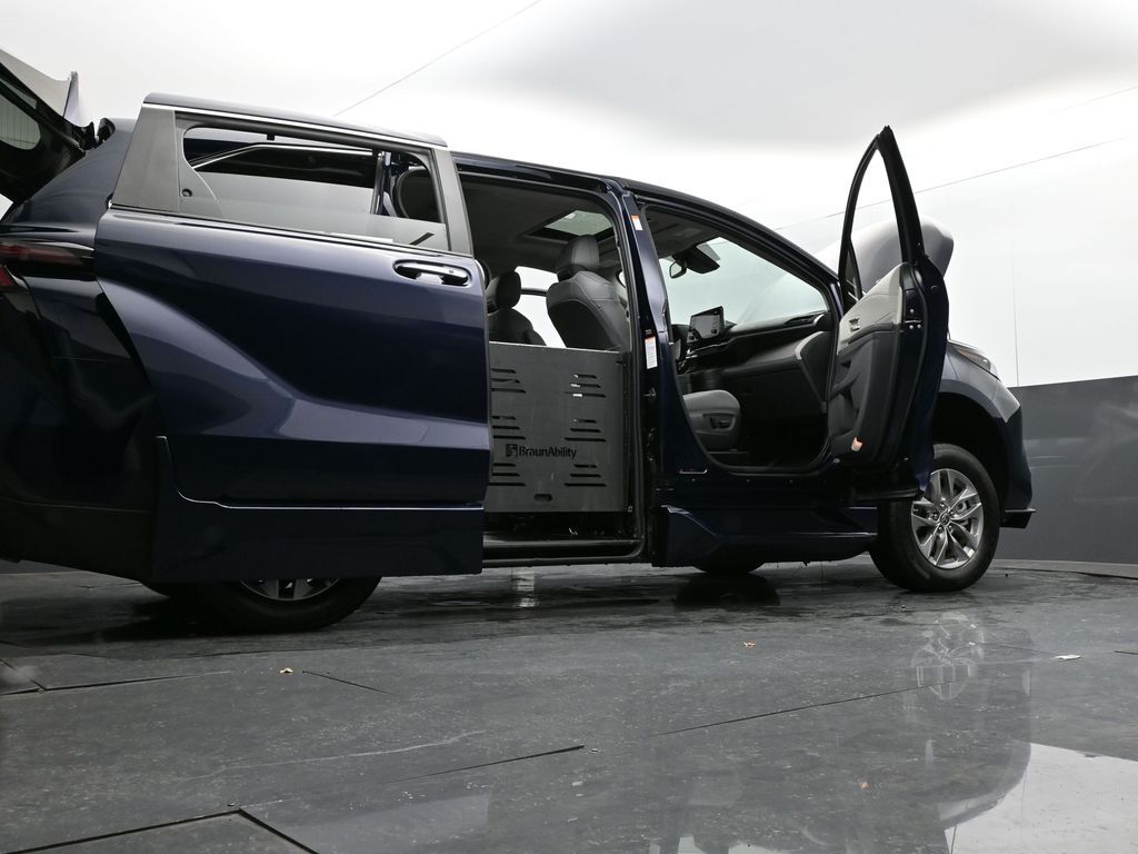 2024 Toyota Sienna XLE