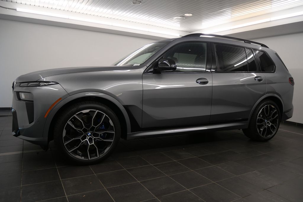 2025 BMW X7 M60i 2