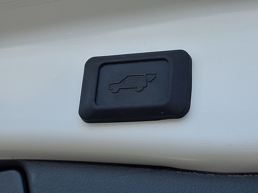 2024 Toyota RAV4 XLE 31