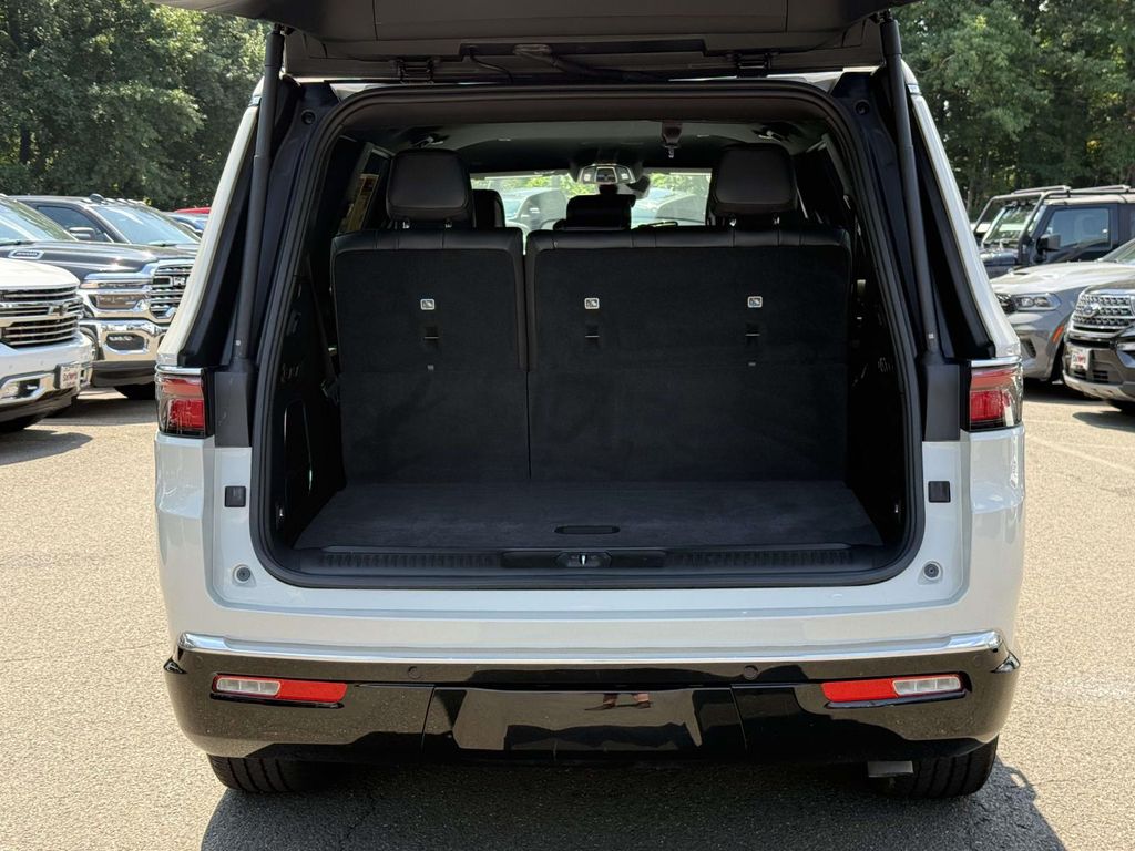 Used 2022 White Jeep Series II image 31