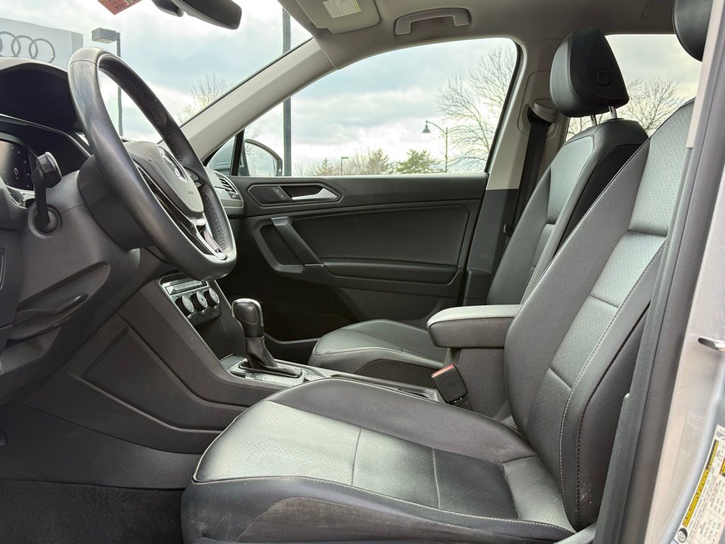 Used 2020 Silver Volkswagen 2.0T SEL image 35