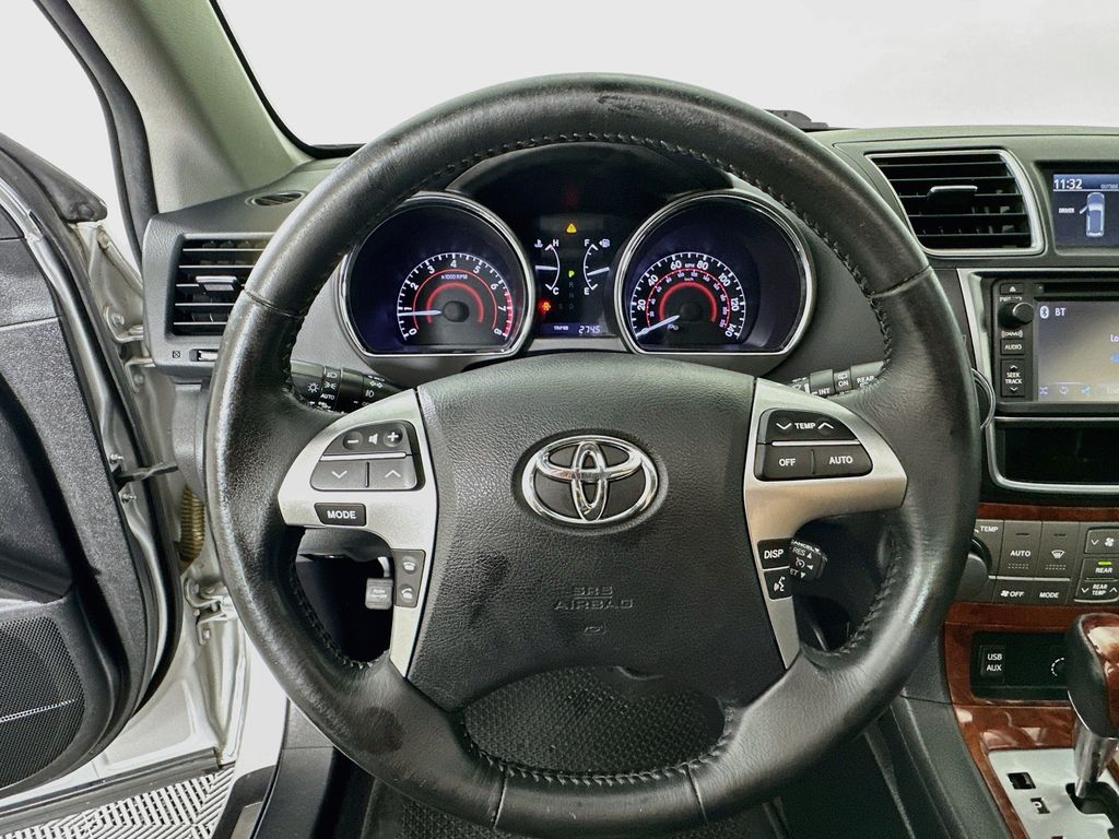 Thumbnail: 2013 Toyota Highlander - 11
