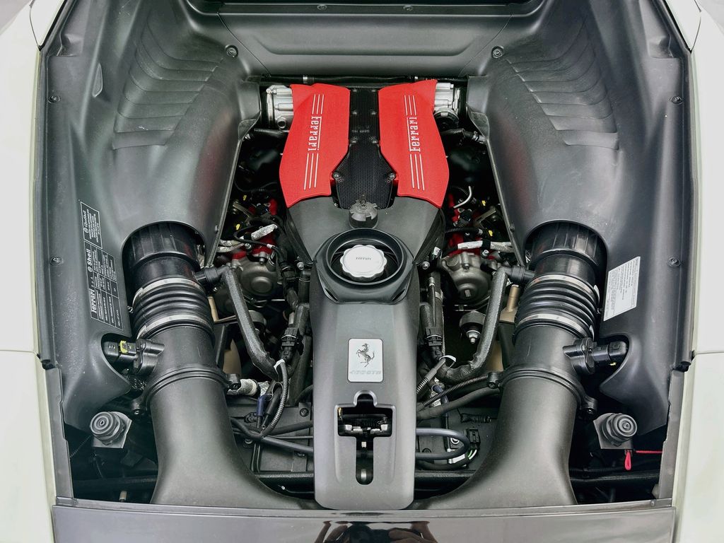 Used 2018 Bianco Avus Ferrari  image 23