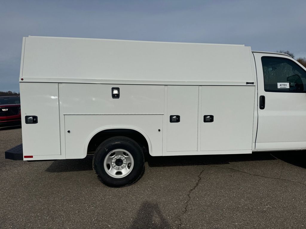 2024 GMC Savana 3500 Work Van 27