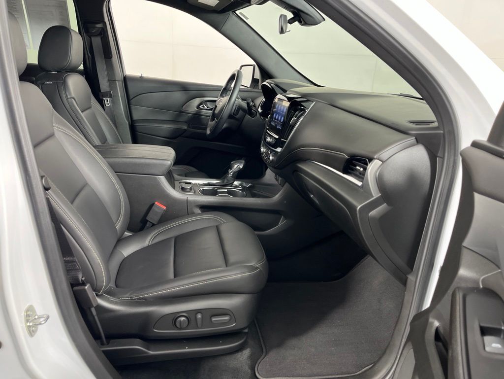 Thumbnail: 2023 Chevrolet Traverse - 8