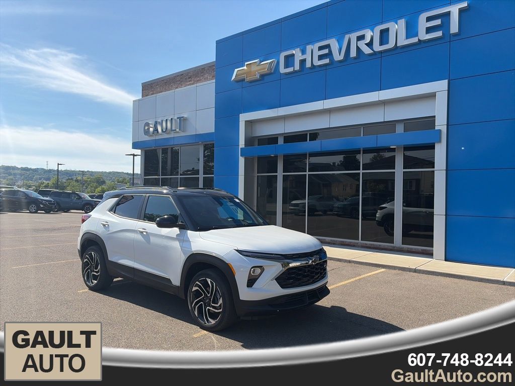 White (Iridescent Pearl Tricoat) 2026 Chevrolet Trailblazer SUV / Crossover Four-Wheel Drive 9-Speed Automatic