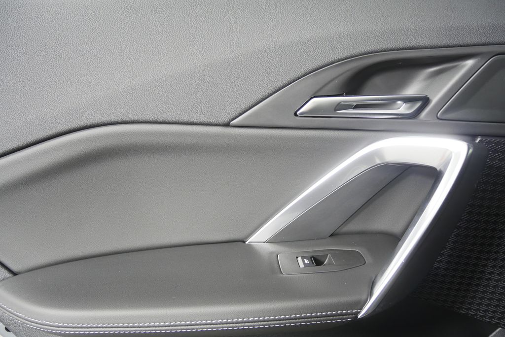 Thumbnail: 2025 BMW X2 - 13