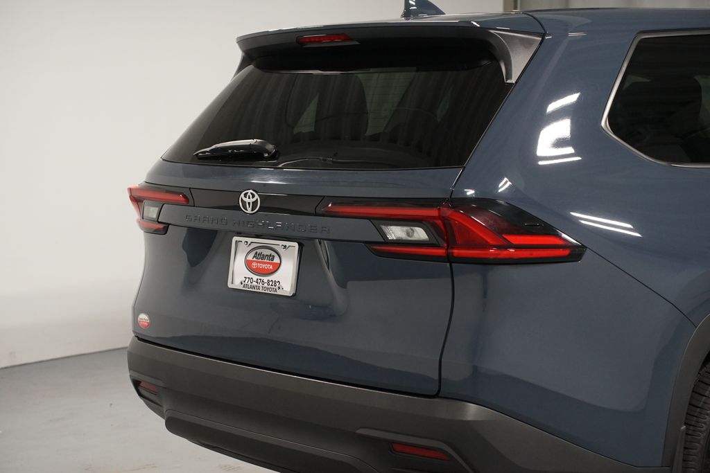 Thumbnail: 2025 Toyota Grand Highlander - 9