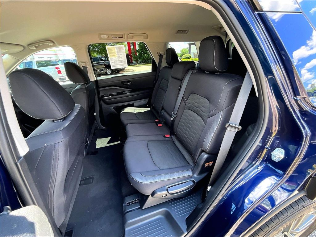2025 Nissan Pathfinder — photo 15