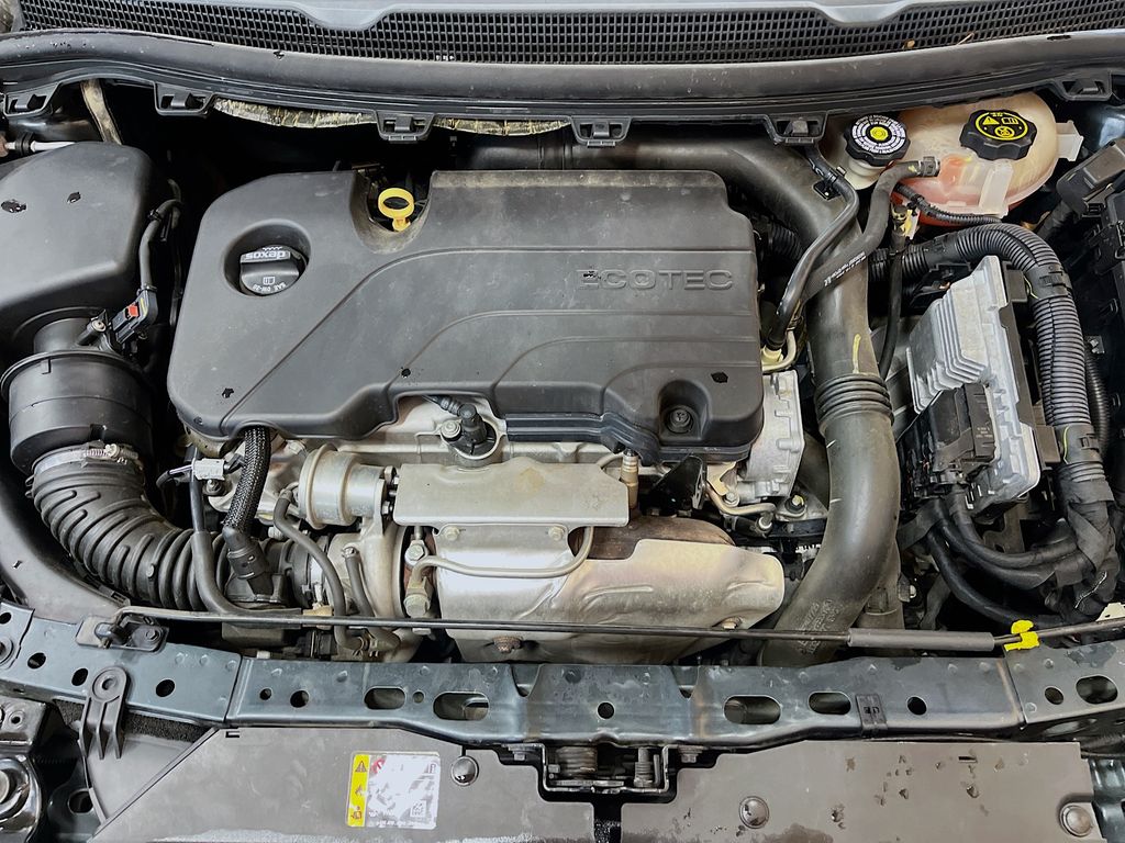 Used 2018 Graphite Metallic Chevrolet LT image 27