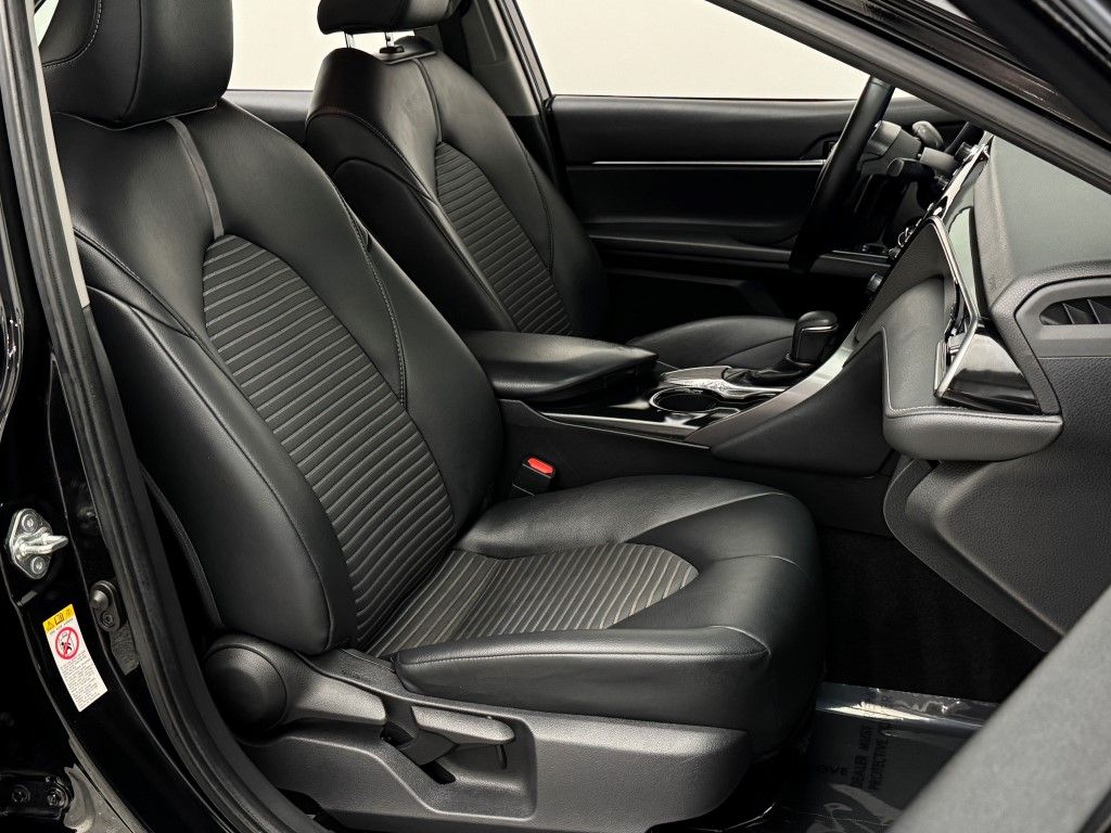2019 Toyota Camry SE 17