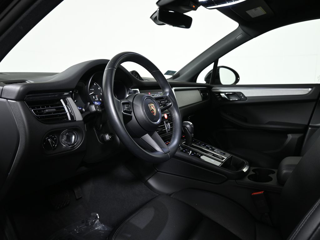 Thumbnail: 2025 Porsche Macan - 4