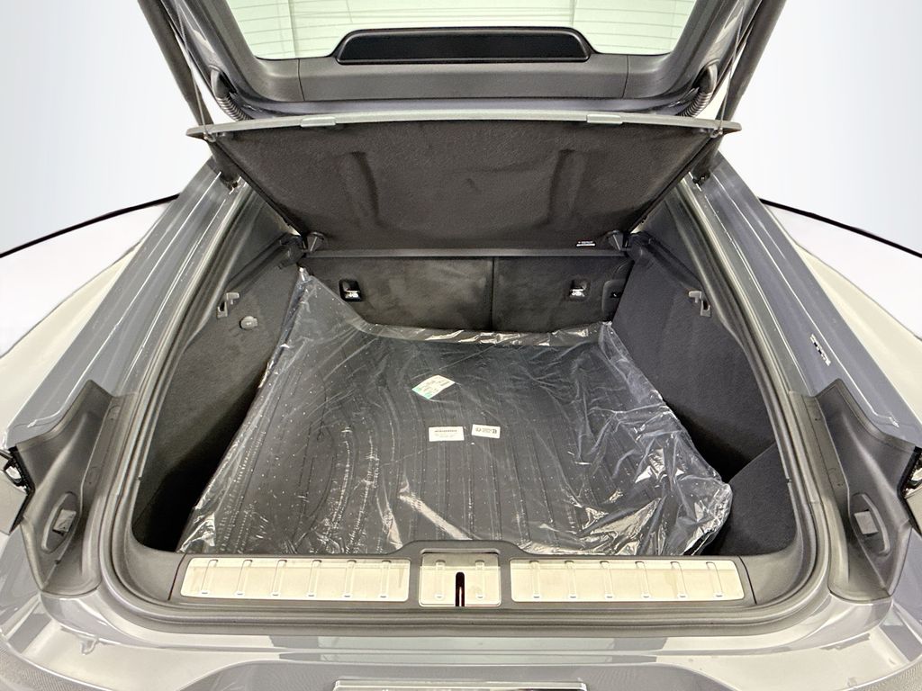 Thumbnail: 2026 Porsche Panamera - 29