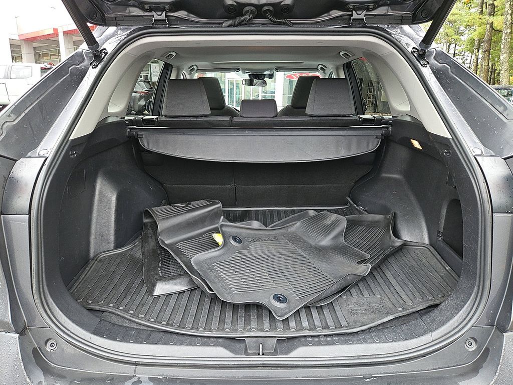 Thumbnail: 2021 Toyota RAV4 - 31