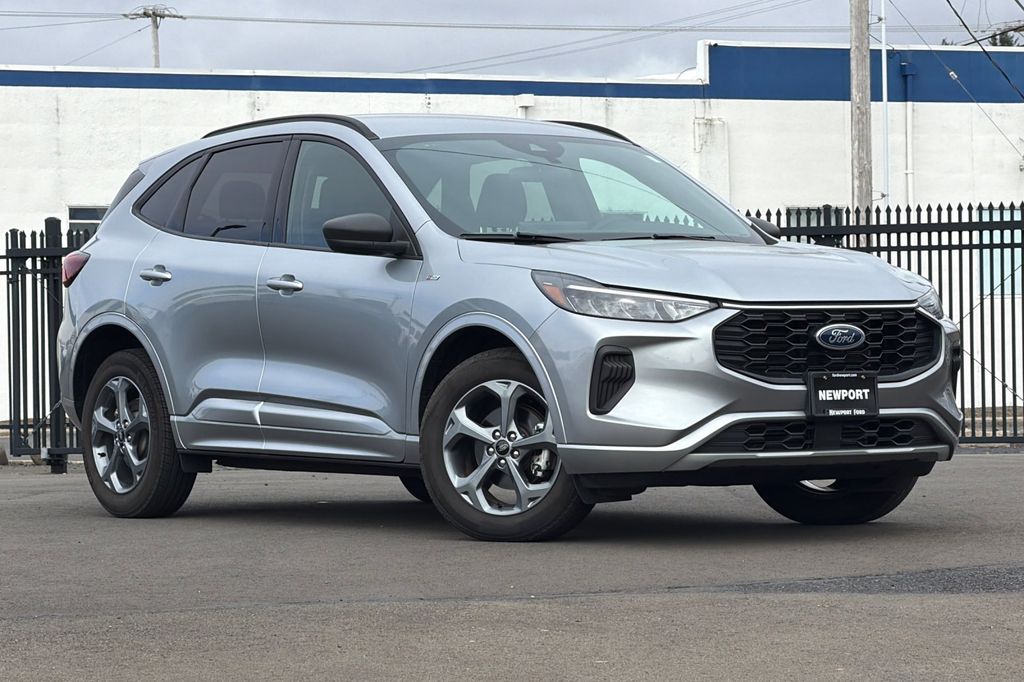 Iconic Silver Metallic 2023 Ford Escape ST-Line AWD SUV / Crossover All-Wheel Drive 8-Speed Automatic