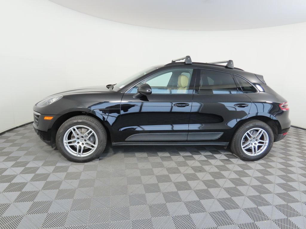 2017 Porsche Macan Base 8