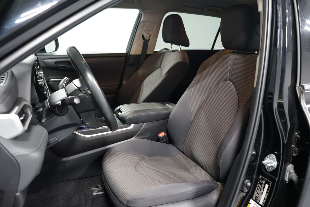 Thumbnail: 2022 Toyota Highlander - 6