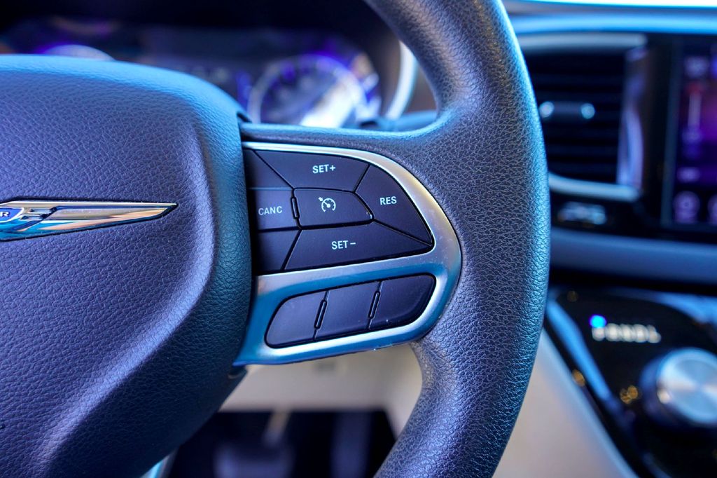 Used Car 2017 Chrysler Pacifica  Touring L For Sale Under $12,000 In Taylor, Texas