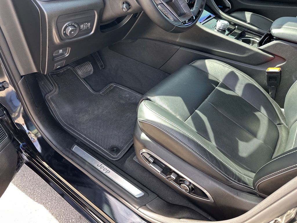 Used Car 2023 Jeep Grand Cherokee  Overland For Sale Under $40,000 In Austin, Texas