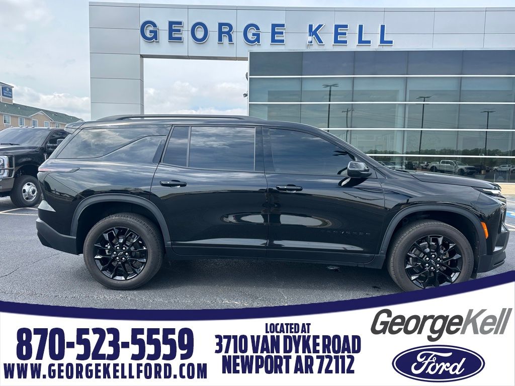 Mosaic Black Metallic 2025 Chevrolet Traverse LT FWD SUV / Crossover Front-Wheel Drive 8-Speed Automatic