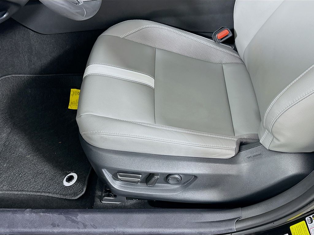 Thumbnail: 2025 Toyota Camry - 19