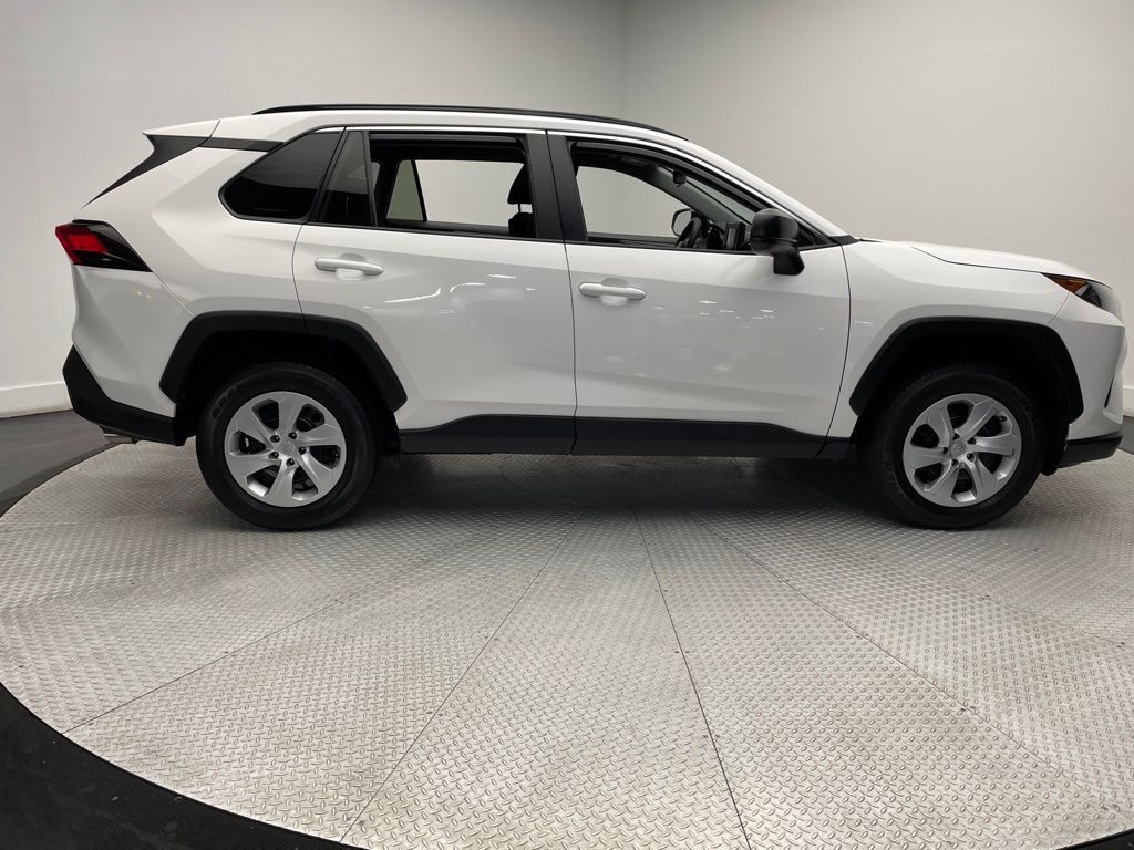 2020 Toyota RAV4 LE 4