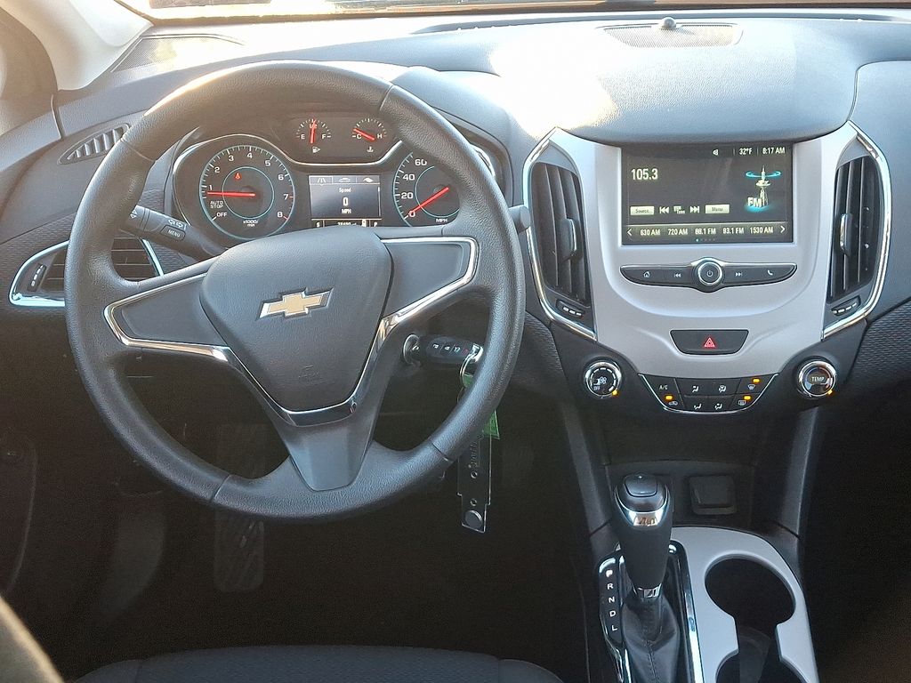 Thumbnail: 2017 Chevrolet Cruze - 11