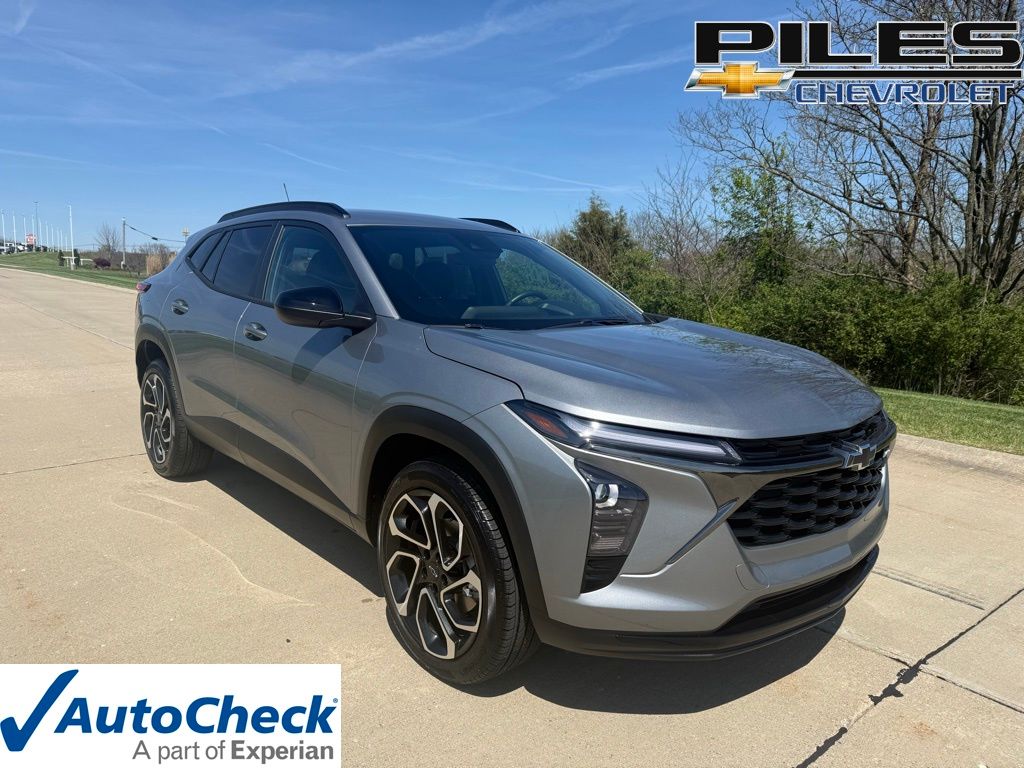 Sterling Gray Metallic 2025 Chevrolet Trax RS with 2RS FWD SUV / Crossover Front-Wheel Drive 6-Speed Automatic