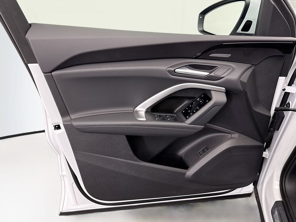 Thumbnail: 2025 Audi Q5 - 24